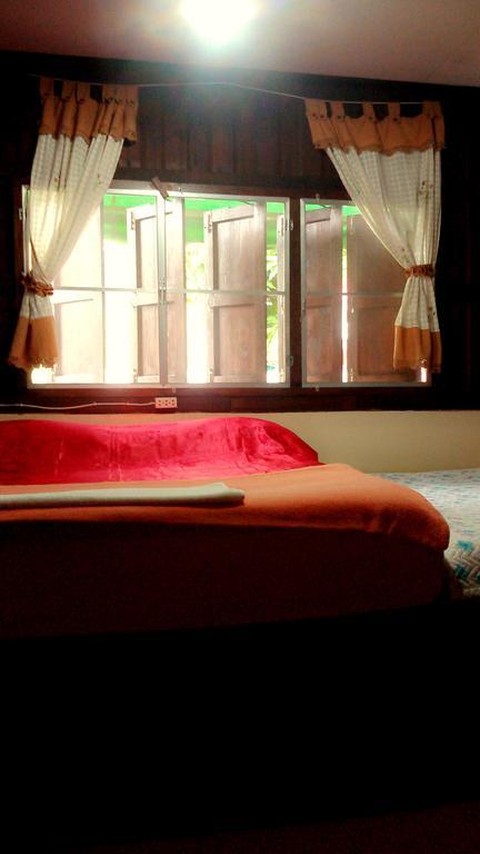 Baan Mai Guesthouse Mae Hong Son Exterior photo